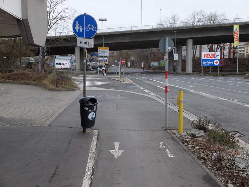 Ende des Zweirichtungsradweges an der Nürnberger Straße | Radfahrerzone.de